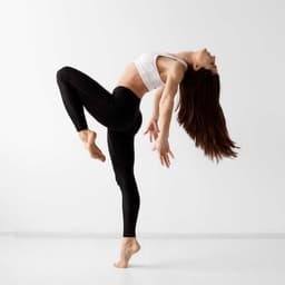 Ballerina durante una lezione di Danza Moderna
