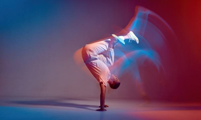 Ballerino di Breakdance a terra