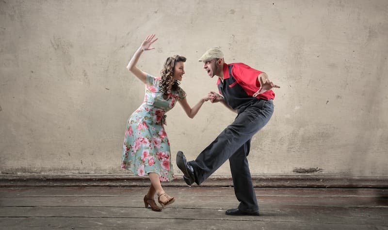 Coppia che balla il Lindy Hop